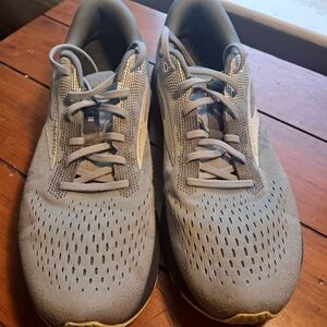Brooks Ghost 16 M Sz 13 Grey Athletic Running Shoes with Subtle Yellow Accents